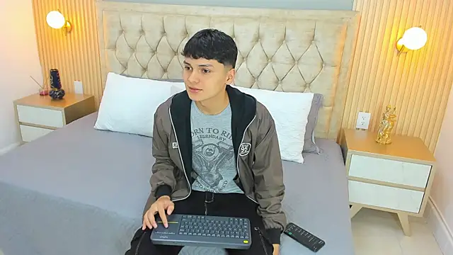 Maxii18  online show from 01-17-26, 02:38