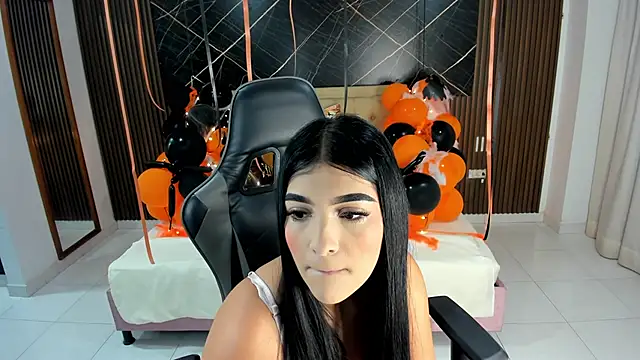 Snapshot of Milu_17 chatting on 11-07-25, 10:59 Milu 17 online show from 11-07-25, 10:59