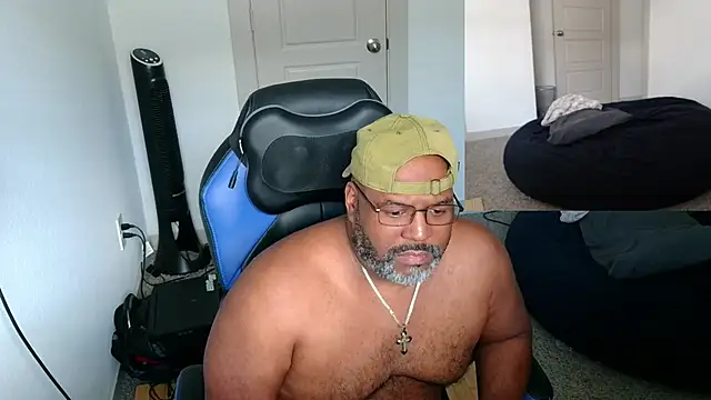 Snapshot of SplendaDaddy50 chatting on 10-24-25, 05:20 SplendaDaddy50 online show from 10-24-25, 05:20