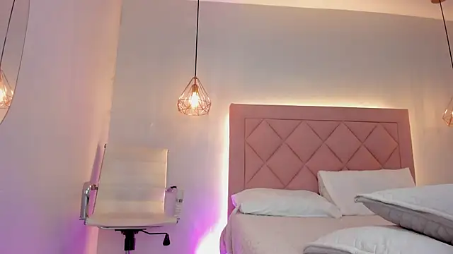 Snapshot of Shadahi chatting on 11-14-25, 01:21 Shadahi online show from 11-14-25, 01:21