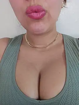 Snapshot of Sexy-girl chatting on 05-11-26, 02:45 Sexy-girl online show from 05-11-26, 02:45