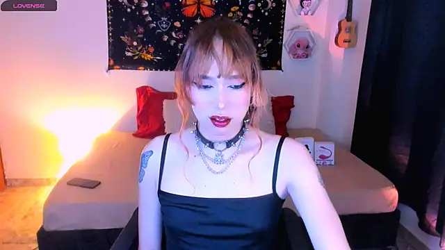 Snapshot of AdelineEsposito chatting on 11-30-25, 01:31 AdelineEsposito online show from 11-30-25, 01:31