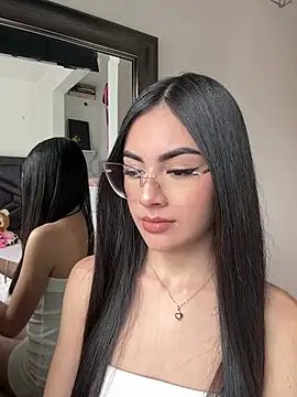 IslaCole online show from 01-12-26, 06:35