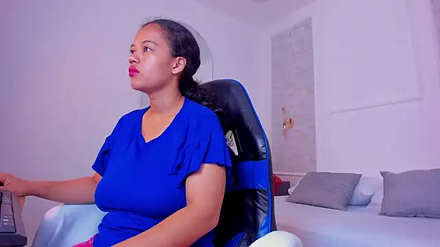 Snapshot of agata18_ chatting on 07-11-26, 01:14 agata18 online show from 07-11-26, 01:14