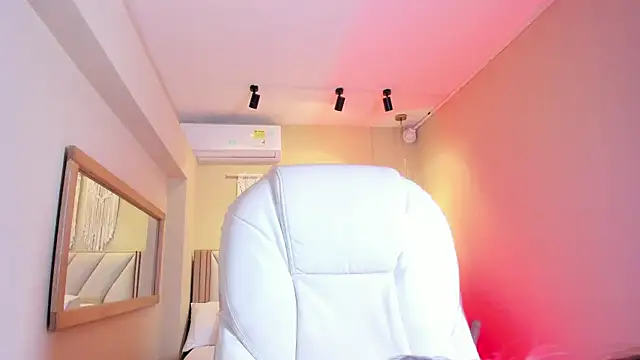 Snapshot of NahimiThompson chatting on 04-27-26, 07:45 NahimiThompson online show from 04-27-26, 07:45