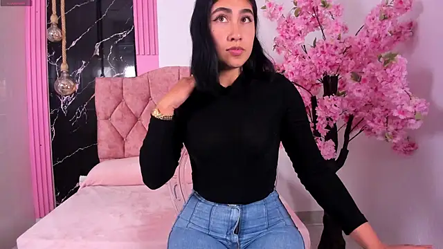 Snapshot of Maily_camerun chatting on 11-05-25, 04:18 Maily camerun online show from 11-05-25, 04:18