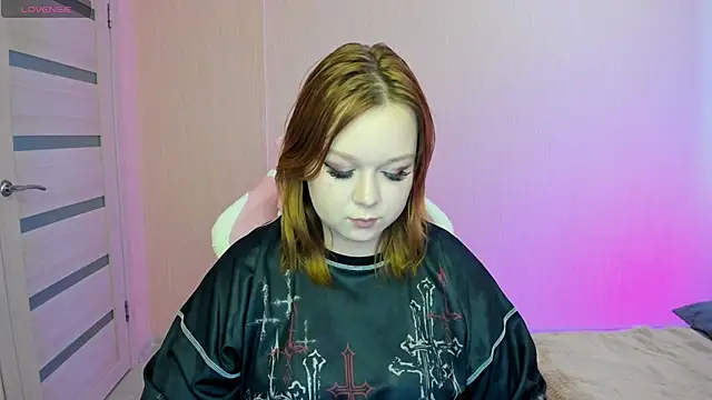 Snapshot of Lovly_Vixen chatting on 10-23-25, 07:40 Lovly Vixen online show from 10-23-25, 07:40