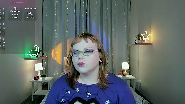 Snapshot of LottieReed chatting on 10-31-25, 05:03 LottieReed online show from 10-31-25, 05:03