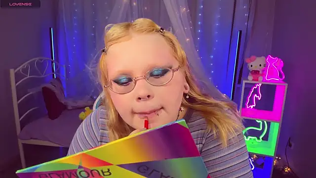 LottieReed online show from 06-12-26, 05:45
