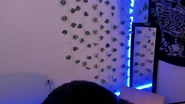 Snapshot of aaron_play chatting on 11-13-25, 01:10 aaron play online show from 11-13-25, 01:10