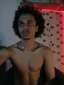 Snapshot of aaron_play chatting on 01-15-26, 12:32 aaron play online show from 01-15-26, 12:32