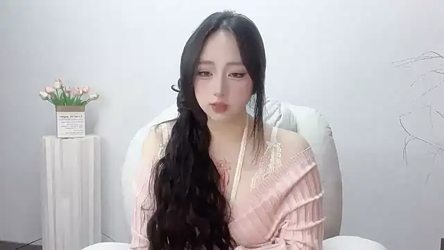 Snapshot of Love-hanzaizai718 chatting on 10-24-25, 04:14 Love-hanzaizai718 online show from 10-24-25, 04:14