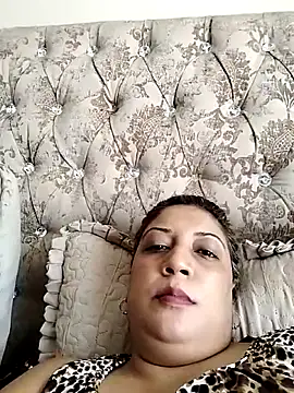 Snapshot of IndianLara chatting on 11-03-25, 09:32 IndianLara online show from 11-03-25, 09:32