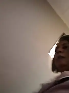 Snapshot of IndianLara chatting on 11-15-25, 04:10 IndianLara online show from 11-15-25, 04:10