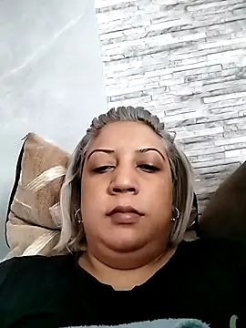 Snapshot of IndianLara chatting on 11-25-25, 04:34 IndianLara online show from 11-25-25, 04:34