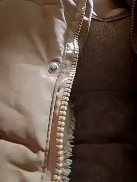 TRIEUTRIEU20 online show from 11-28-25, 01:08