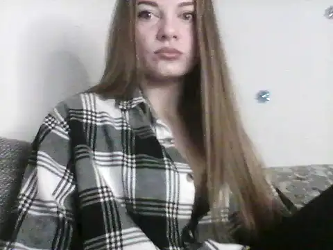 Snapshot of EllaMoonlight chatting on 11-06-25, 09:15 EllaMoonlight online show from 11-06-25, 09:15