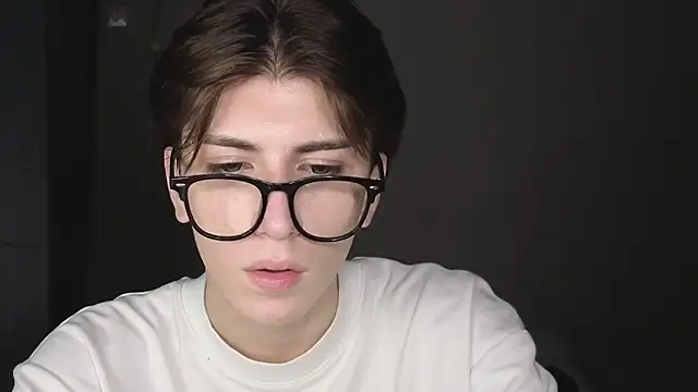 Snapshot of Oliver_star_boy_ chatting on 10-26-25, 08:37 Oliver star boy online show from 10-26-25, 08:37