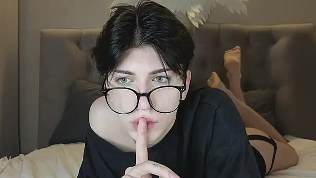 Oliver star boy  online show from 01-06-26, 11:29