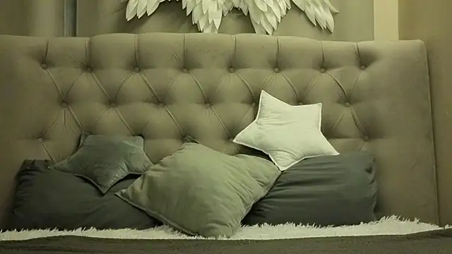 Oliver star boy  online show from 04-08-26, 07:47