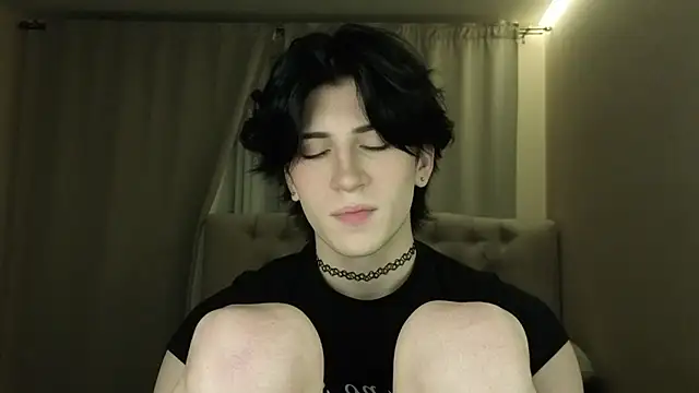 Snapshot of Oliver_star_boy_ chatting on 04-18-26, 07:07 Oliver star boy online show from 04-18-26, 07:07