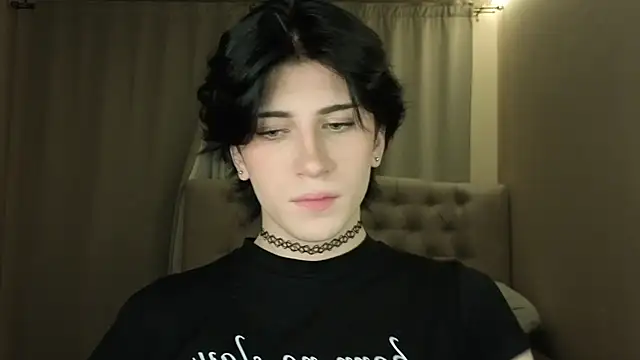Snapshot of Oliver_star_boy_ chatting on 04-18-26, 07:58 Oliver star boy online show from 04-18-26, 07:58