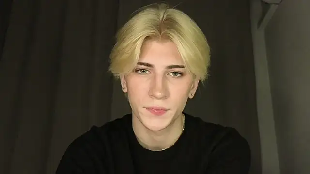Snapshot of Oliver_star_boy_ chatting on 05-11-26, 05:54 Oliver star boy online show from 05-11-26, 05:54