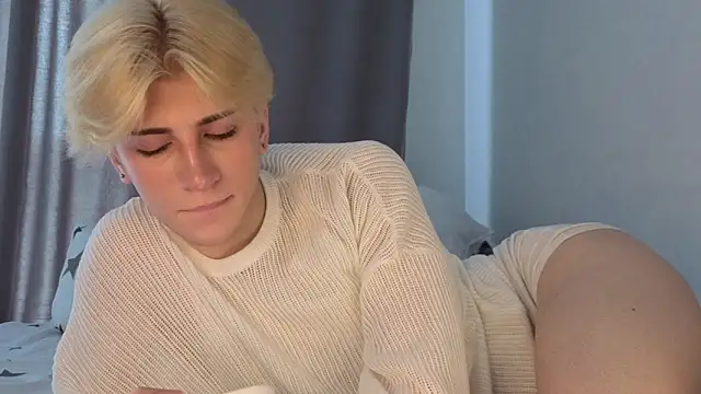 Snapshot of Oliver_star_boy_ chatting on 05-16-26, 10:36 Oliver star boy online show from 05-16-26, 10:36