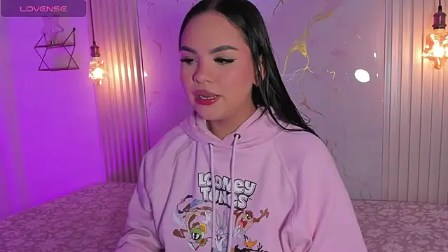 amber white15 online show from 04-18-26, 02:26