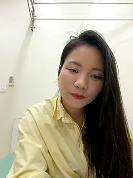 Bee Yellow00 online show from 12-04-25, 04:33