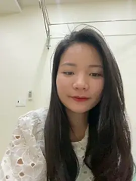 Bee Yellow00 online show from 12-23-25, 06:00