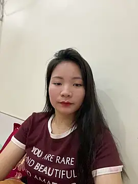 Bee Yellow00 online show from 02-23-26, 04:43