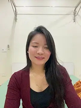 Bee Yellow00 online show from 02-25-26, 05:06