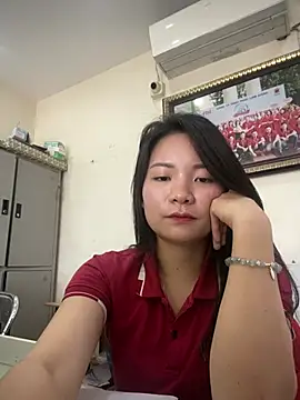 Bee Yellow00 online show from 03-25-26, 08:53