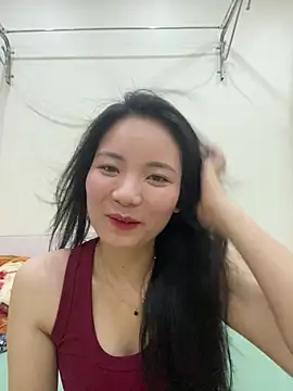 Bee Yellow00 online show from 05-20-26, 04:51