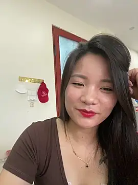 Bee Yellow00 online show from 07-01-26, 04:25