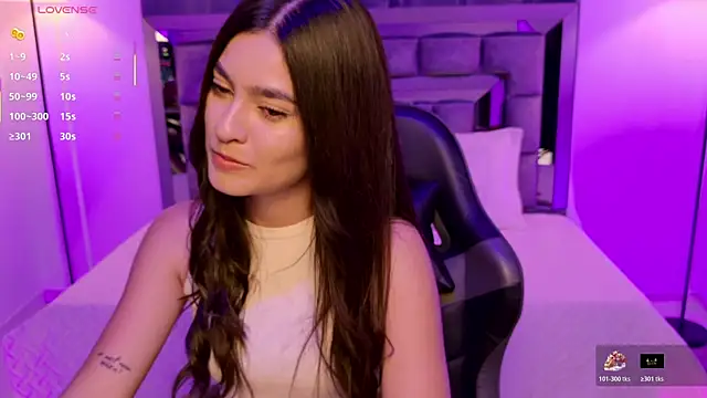 Snapshot of Bella_Clark2 chatting on 10-30-25, 02:24 Bella Clark2 online show from 10-30-25, 02:24