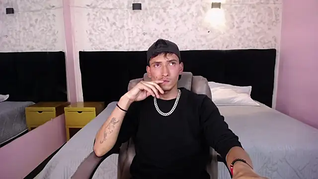 Snapshot of SavageLover_ chatting on 11-25-25, 03:39 SavageLover online show from 11-25-25, 03:39