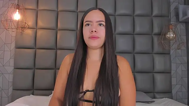 Snapshot of dannavelvet chatting on 12-18-25, 01:06 dannavelvet online show from 12-18-25, 01:06