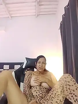 EmperatrizMilf online show from 01-06-26, 10:41