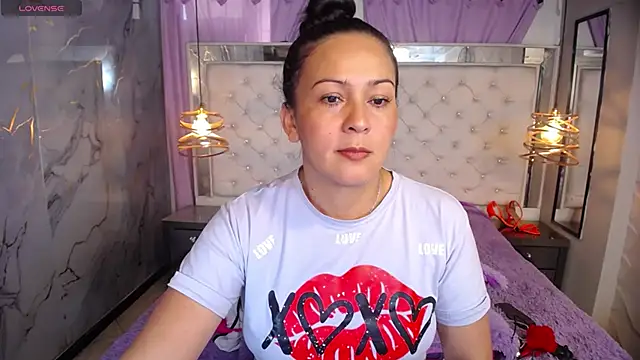 Snapshot of Melissa-roberts chatting on 11-27-25, 07:16 Melissa-roberts online show from 11-27-25, 07:16