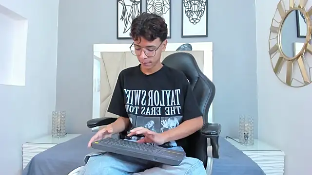 adams bobby online show from 11-21-25, 11:31