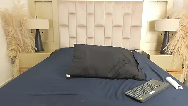 Snapshot of MaroxCute chatting on 11-24-25, 07:02 MaroxCute online show from 11-24-25, 07:02