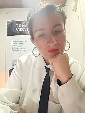 Snapshot of Valentina--1 chatting on 06-04-26, 10:21 Valentina--1 online show from 06-04-26, 10:21