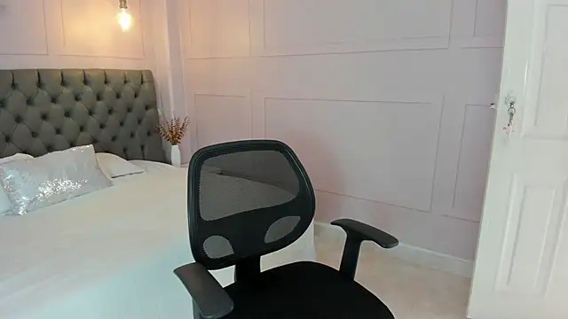 Snapshot of tall_hotgirl chatting on 11-14-25, 06:17 tall hotgirl online show from 11-14-25, 06:17