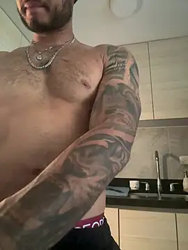 AUSTINN TORRES online show from 04-14-26, 06:47