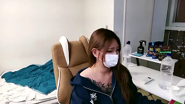 Snapshot of Milk_Sola chatting on 10-26-25, 01:17 Milk Sola online show from 10-26-25, 01:17