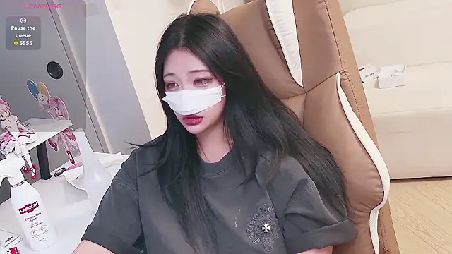 Milk Sola online show from 06-19-26, 03:38