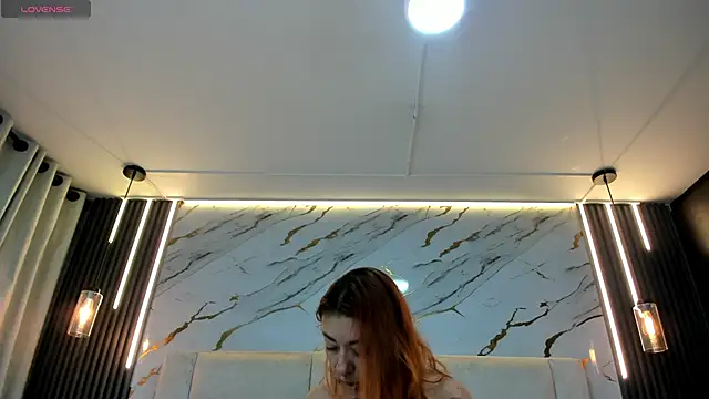 EmilyyRed online show from 11-13-25, 07:24