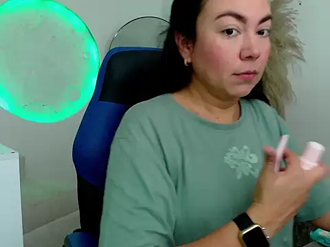 Yadis hot online show from 12-15-25, 10:14